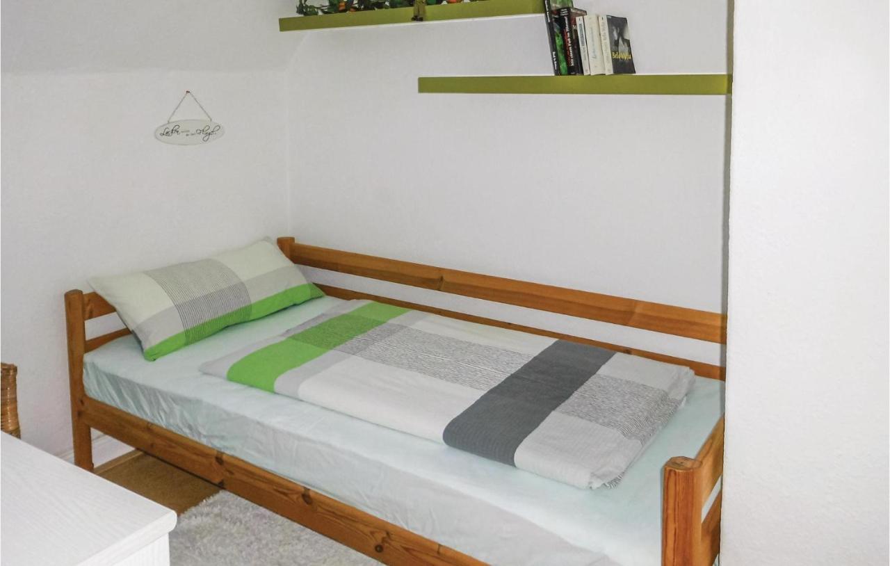 2 Bedroom Gorgeous Apartment In Luebtheen-Garlitz ภายนอก รูปภาพ